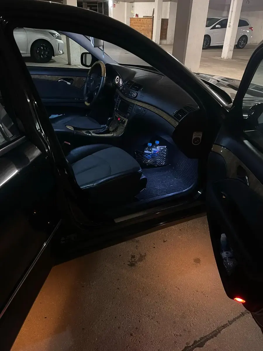 Używany Mercedes E280 Avantgarde 190 KM (139 kW) 2007 Czarny Sedan/Limuzyna