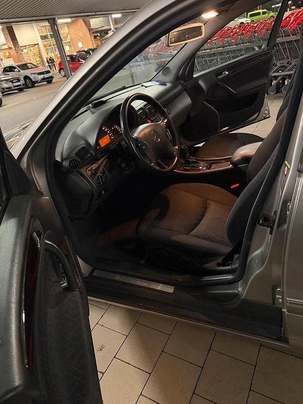 Gebraucht Mercedes C180 142 PS (104 kW) 2004 Silber Limousine