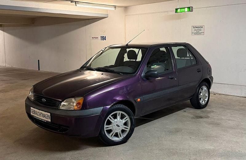 Violett Gebraucht 2000 Ford Fiesta Kleinwagen | 950 € (Fairer Preis) - Bild 1/4