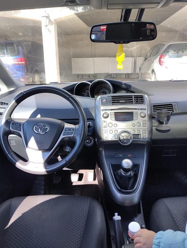 Gebraucht Toyota Verso 2009 Silber Van / Kleinbus