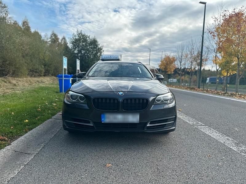 Schwarz Gebraucht 2017 BMW 520 Kombi | 13.800 € - Bild 1/4