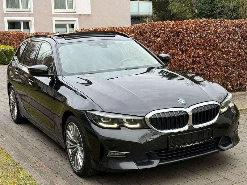 Gebraucht BMW 330 M Sport 286 PS (210 kW) 2021 Black sapphire metallic Kombi