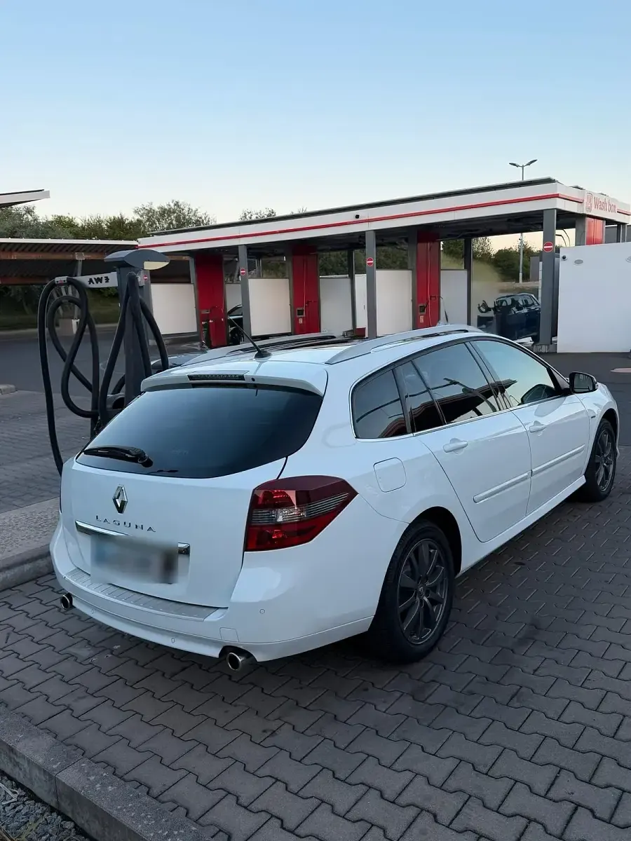 Gebraucht Renault Laguna III Bose Edition 150 PS (110 kW) 2011 Weiß Kombi