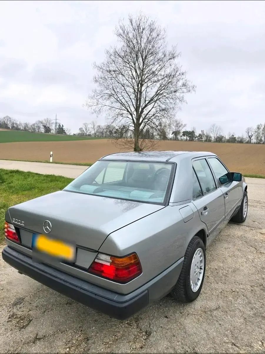 Gebraucht Mercedes E300 180 PS (132 kW) 1989 Grau Limousine