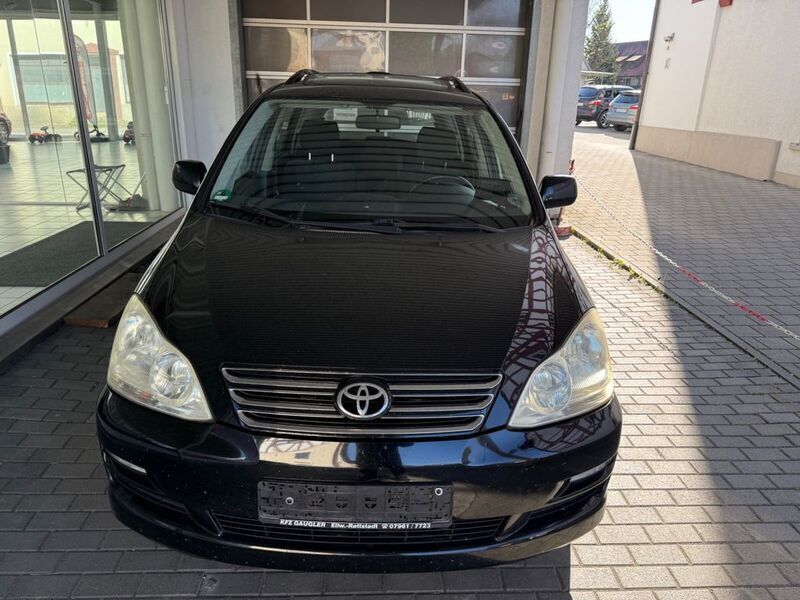 Schwarz Gebraucht 2005 Toyota Avensis Verso Executive Van / Kleinbus | 3.950 € - Bild 1/4