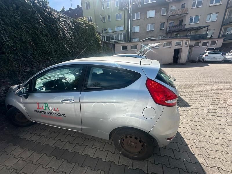 Gebraucht Ford Fiesta 96 PS (70 kW) 2009 Silber Kleinwagen