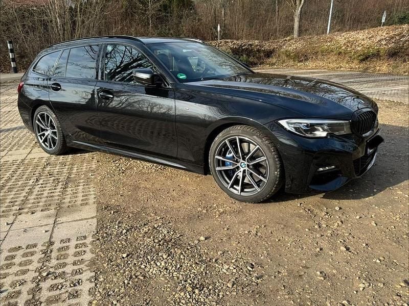 Schwarz Gebraucht 2019 BMW 330 M Sport Kombi | 29.900 € (Fairer Preis) - Bild 1/4