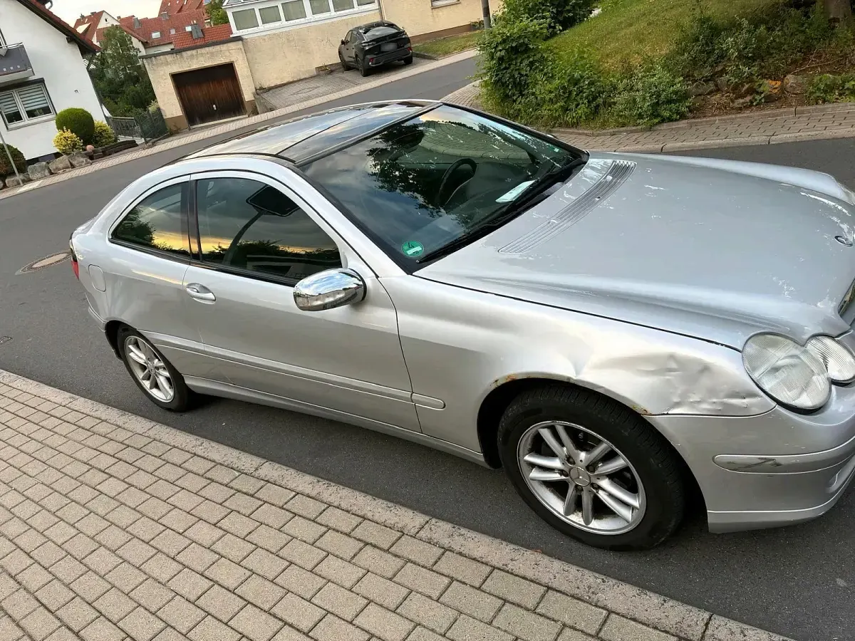 Gebraucht Mercedes C180 129 PS (94 kW) 2001 Silber Coupé