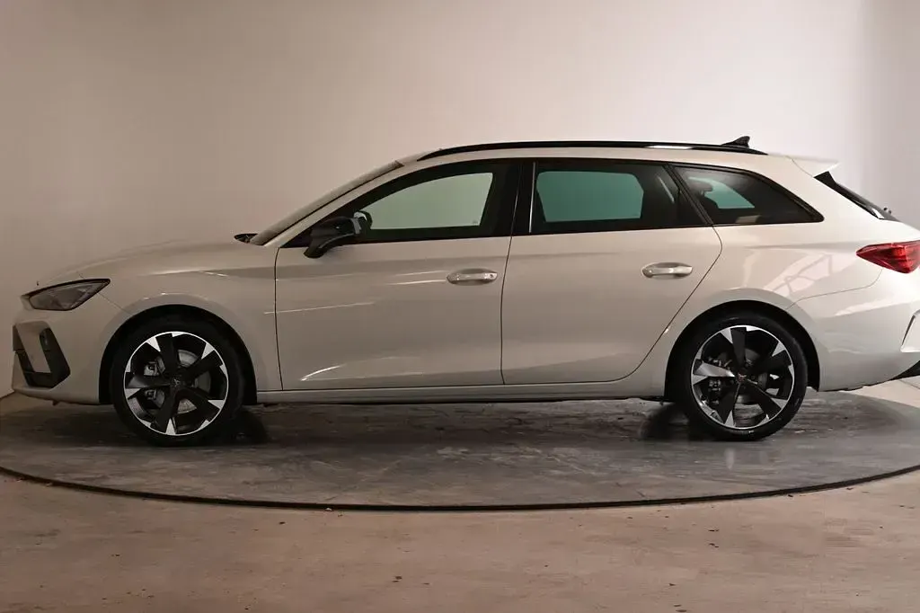 Neu Cupra Leon 204 PS (150 kW) 2026 Grau Limousine