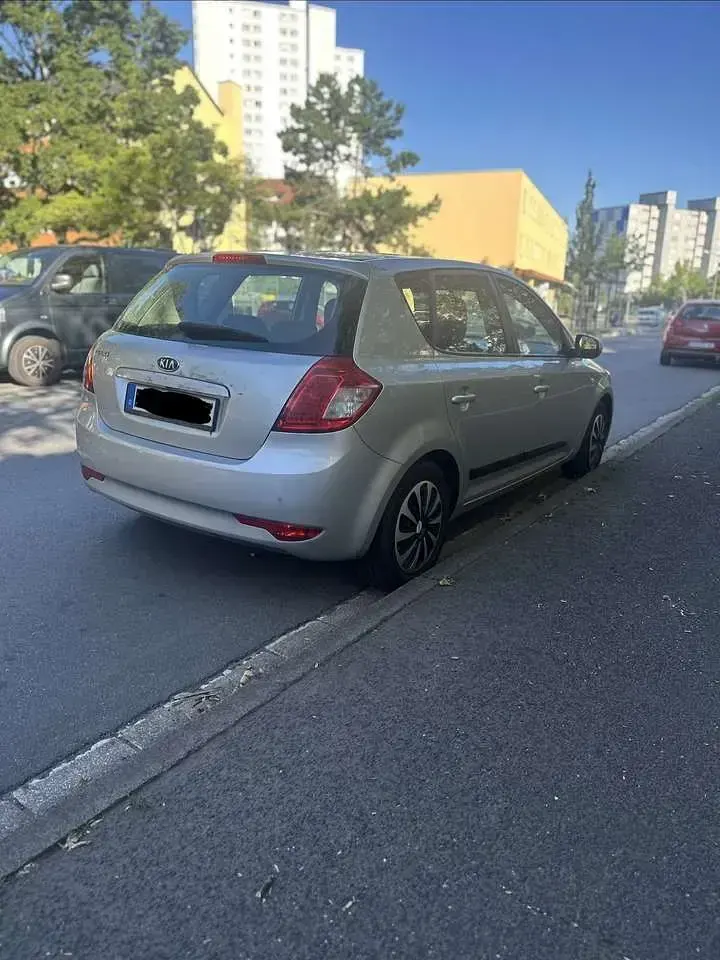Gebraucht Kia Ceed 122 PS (89 kW) 2014 Silber Kleinwagen