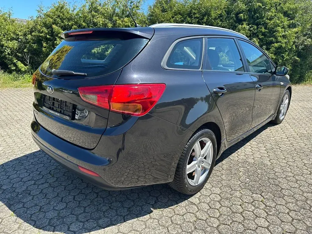 Gebraucht Kia Ceed Sportswagon Edition 7 99 PS (72 kW) 2013 Black pearl Kombi