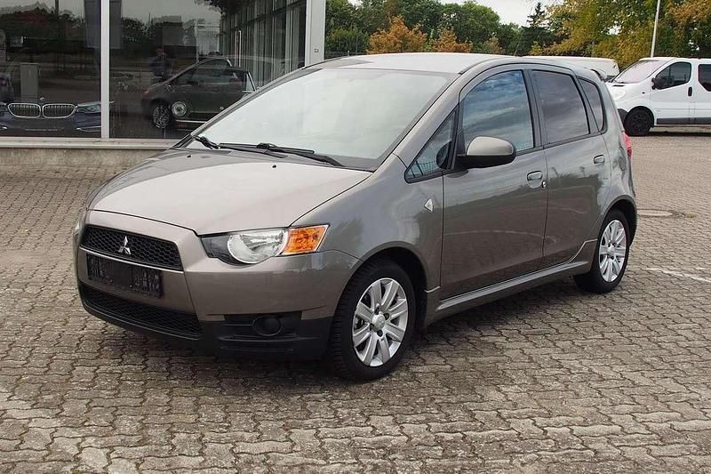 Grau Gebraucht 2012 Mitsubishi Colt Motion Kleinwagen | 5.998 € (Fairer Preis) - Bild 1/4