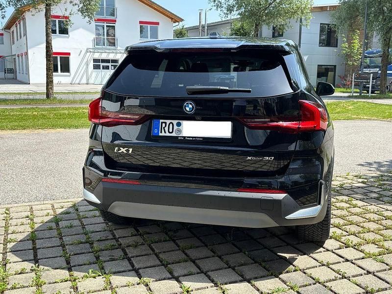 Gebraucht BMW iX1 230 kW (313 PS) 2023 Schwarz SUV