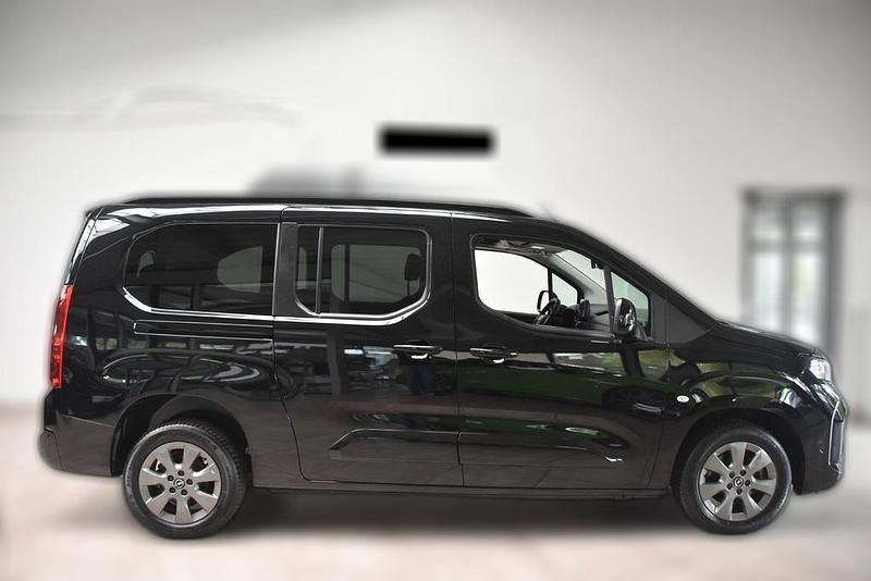 Schwarz metallic Gebraucht 2024 Opel Combo Life | 30.090 € - Bild 1/4