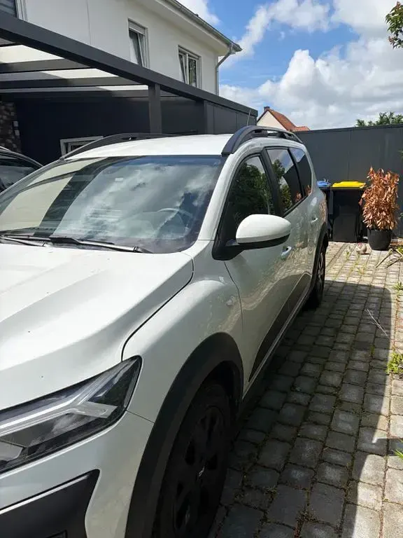 Gebraucht Dacia Jogger Expression 101 PS (74 kW) 2023 Weiß Van / Kleinbus