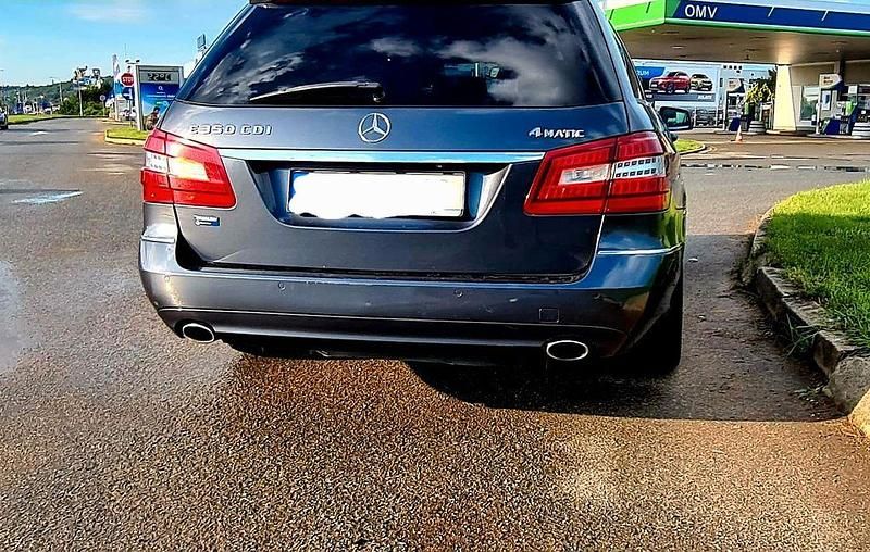 Gebraucht Mercedes E350 Avantgarde 265 PS (194 kW) 2010 Blau Kombi
