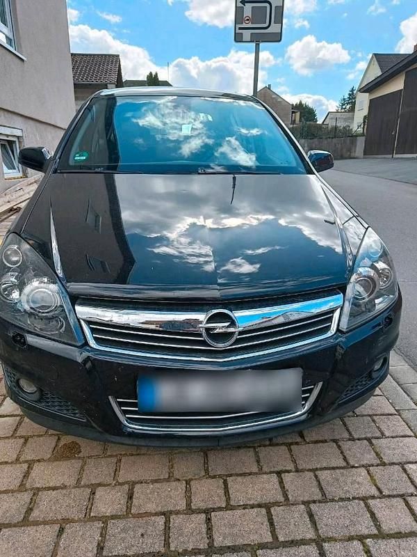 Gebraucht Opel Astra 116 PS (85 kW) 2008 Schwarz Kleinwagen
