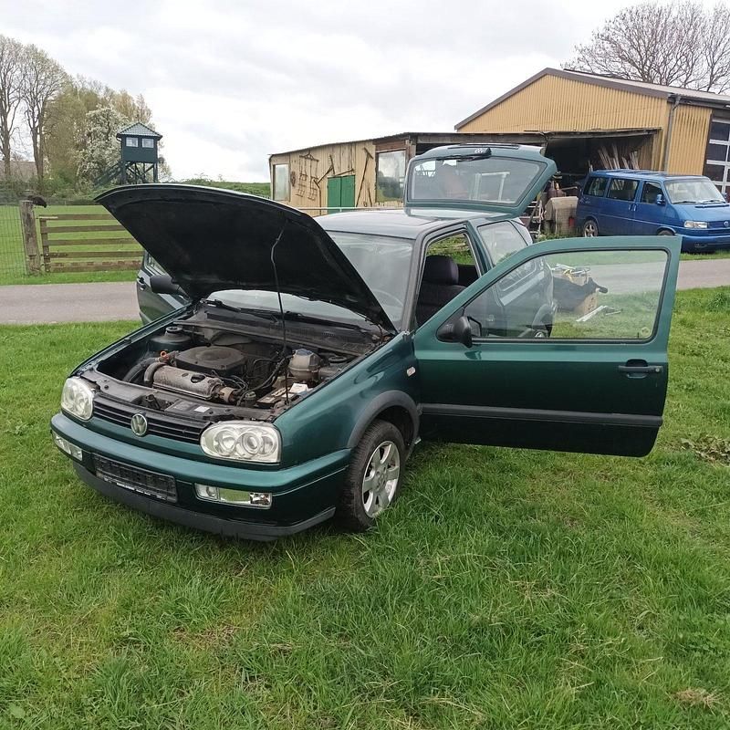Grün Gebraucht 1996 VW Golf III Kleinwagen | 2.099 € - Bild 1/4