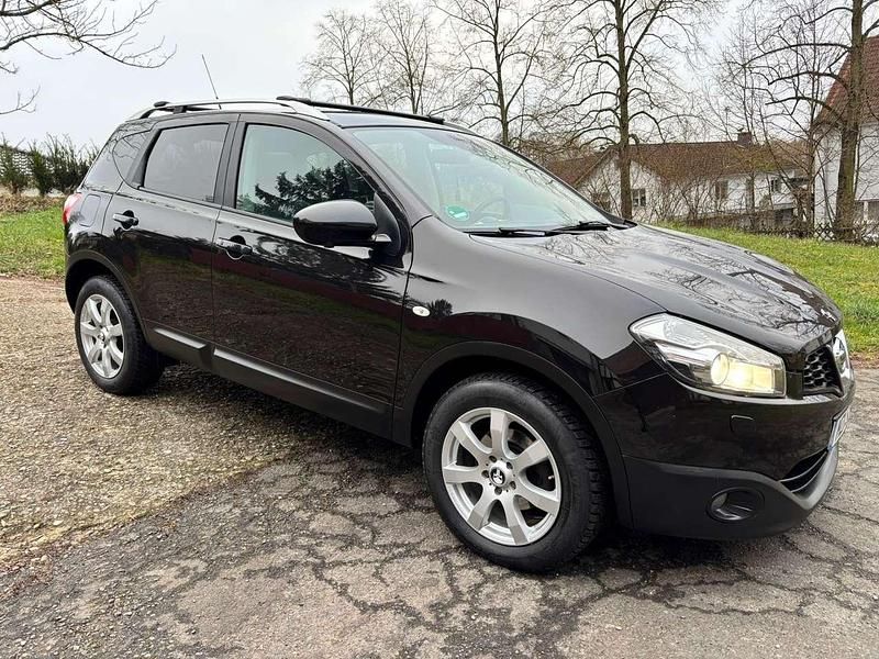 Schwarz Gebraucht 2013 Nissan Qashqai 360º SUV | 10.500 € (Etwas zu teuer) - Bild 1/4