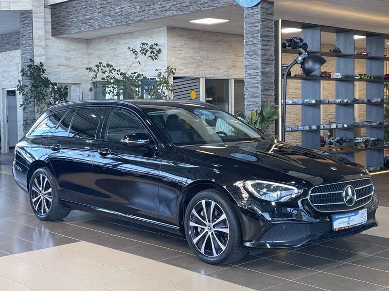 Schwarz Gebraucht 2020 Mercedes E300 Avantgarde Kombi | 30.500 € (Fairer Preis) - Bild 1/4