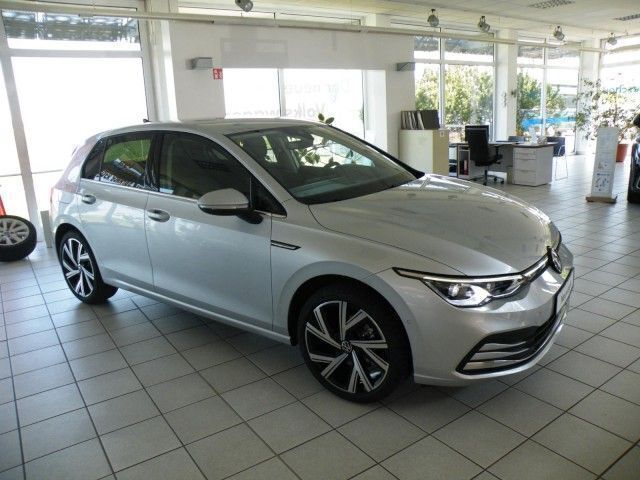 Gebraucht VW Golf VIII Style 150 PS (110 kW) 2022 Silber Kleinwagen