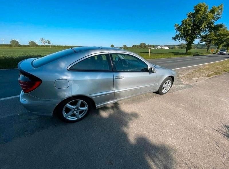 Gebraucht Mercedes C200 163 PS (119 kW) 2001 Silber Coupé