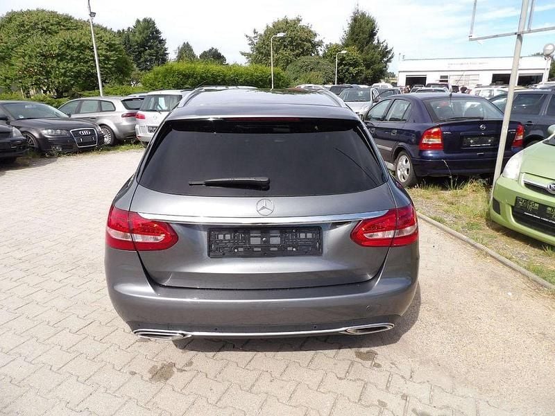 Gebraucht Mercedes C300 258 PS (189 kW) 2019 Silber Limousine