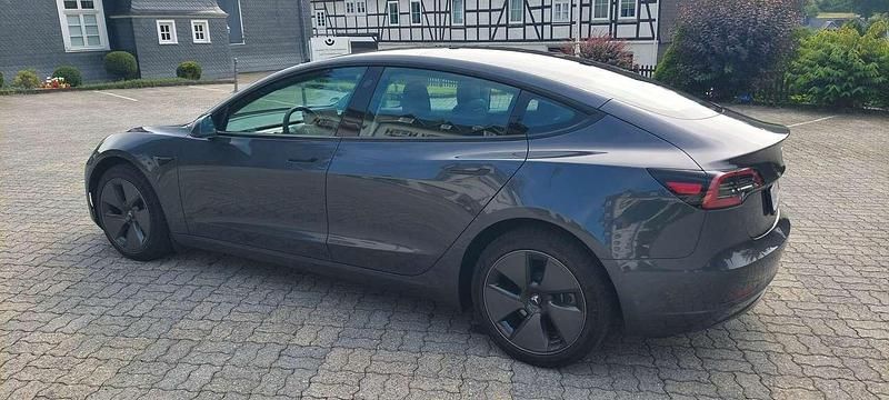Gebraucht Tesla Model 3 RWD 239 kW (325 PS) 2022 Grau Limousine
