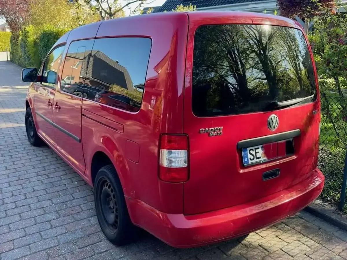 Second-hand VW Caddy Maxi 105 CP (77 kW) 2009 Roșu Monovolum