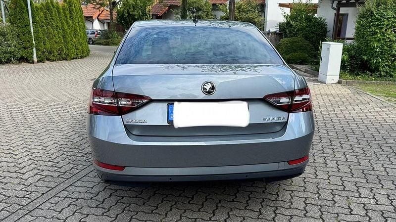 Gebraucht Skoda Superb Style 150 PS (110 kW) 2016 Grau Limousine