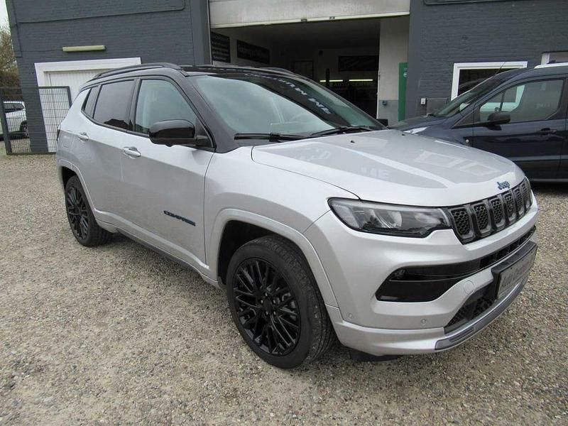 Gebraucht Jeep Compass 181 PS (133 kW) 2022 Silber SUV