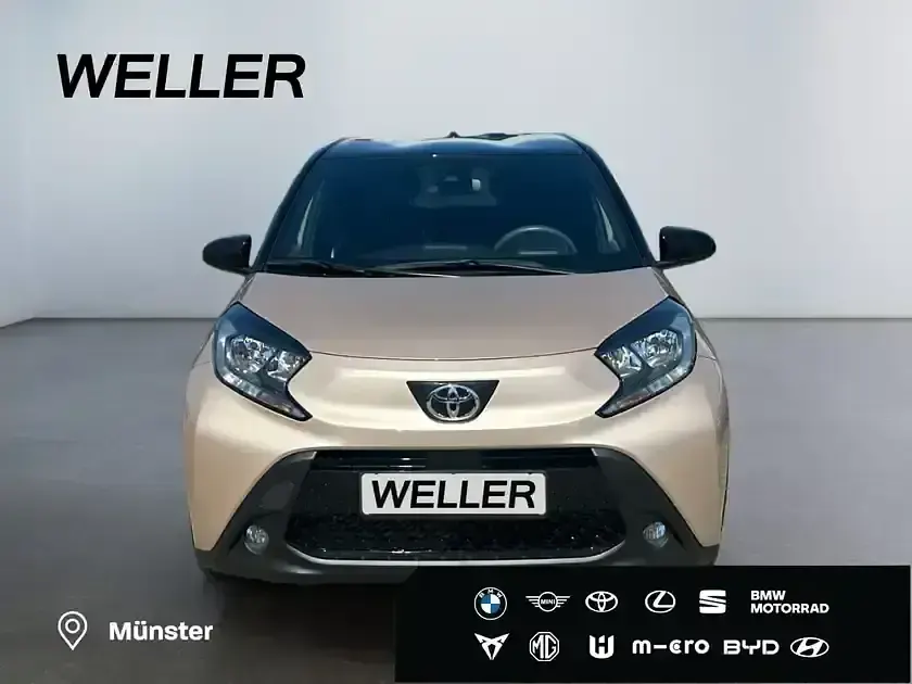 Gebraucht Toyota Aygo 72 PS (52 kW) 2023 Ginger beige / black mica Kleinwagen