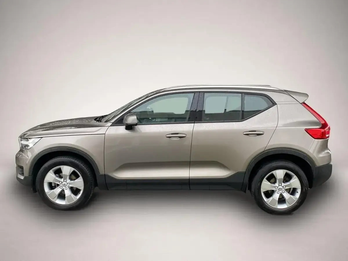 Gebraucht Volvo XC40 Momentum 163 PS (119 kW) 2022 Manufacturer SUV