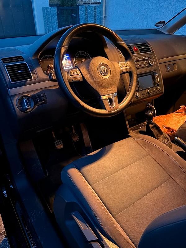 Gebraucht VW Touran 105 PS (77 kW) 2012 Schwarz Van / Kleinbus