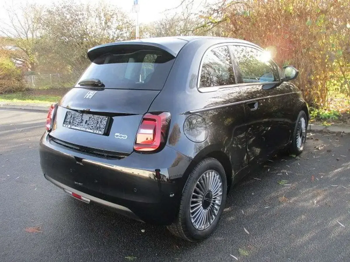 Gebraucht Fiat 500e 86 kW (118 PS) 2023 Schwarz Limousine