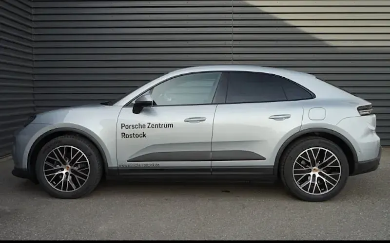 Gebraucht Porsche Macan 300 kW (408 PS) 2026 Dolomitsilbermetallic SUV