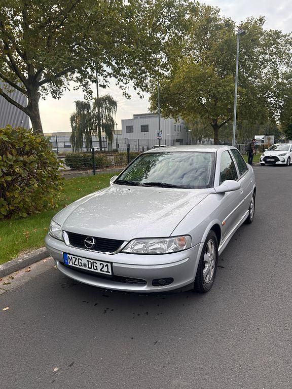 Silber Gebraucht 2001 Opel Vectra Limousine | 1.750 € (Fairer Preis) - Bild 1/4
