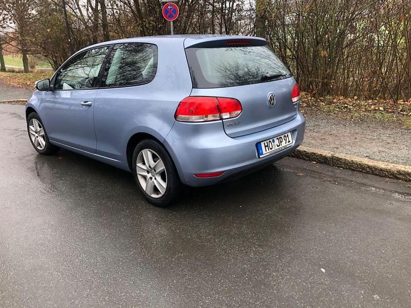 Gebraucht VW Golf VI 102 PS (75 kW) 2010 Blau Kleinwagen