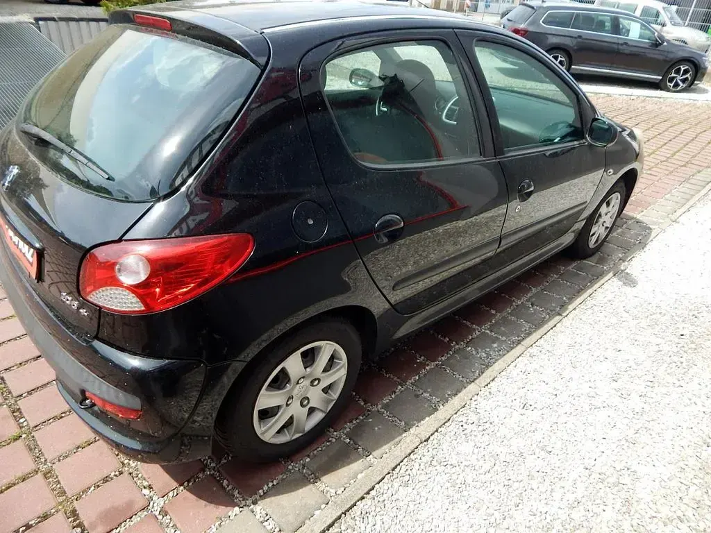 Używany Peugeot 206 Basis 75 KM (55 kW) 2009 Czarny Sedan/Limuzyna