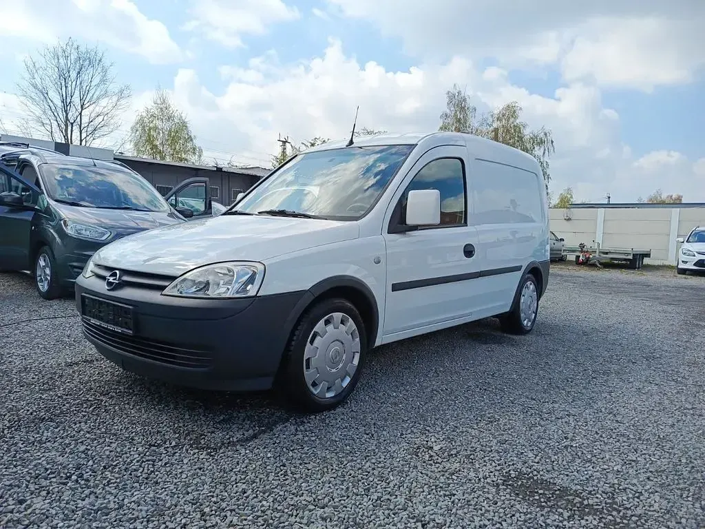 Gebraucht Opel Combo 94 PS (69 kW) 2010 Weiß Van / Kleinbus