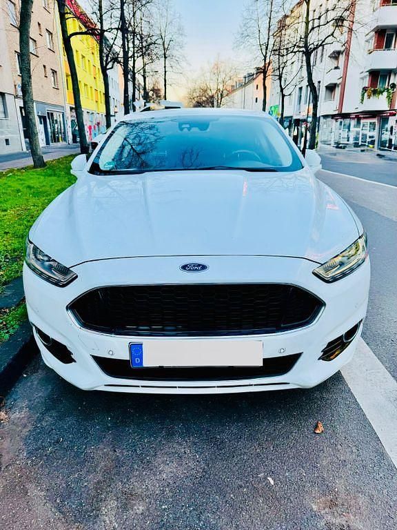 Weiß Gebraucht 2017 Ford Mondeo Titanium Limousine | 17.500 € (Teuer) - Bild 1/4