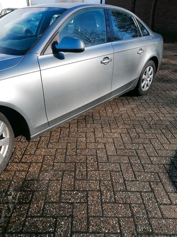 Gebraucht Audi A4 160 PS (117 kW) 2011 Grau Limousine