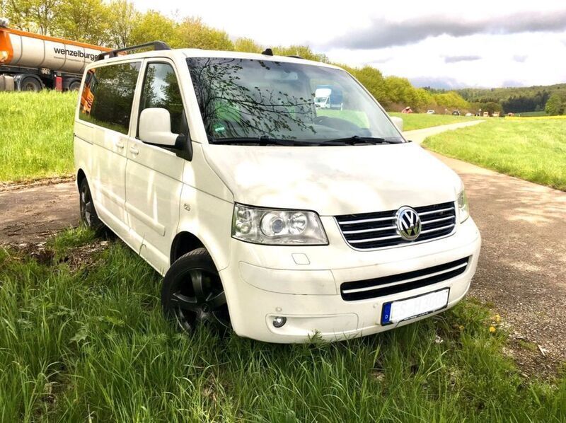 Weiß Gebraucht 2006 VW T5 Highline Van | 13.300 € (Fairer Preis) - Bild 1/4