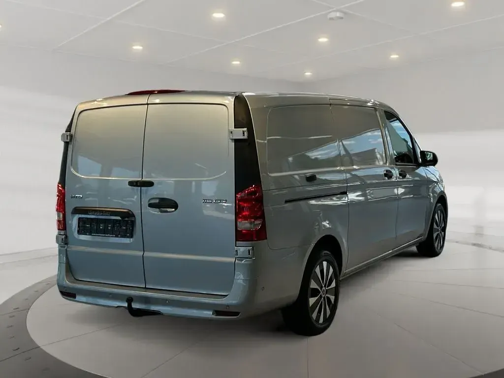 Gebraucht Mercedes Vito 163 PS (119 kW) 2025 Silber Van