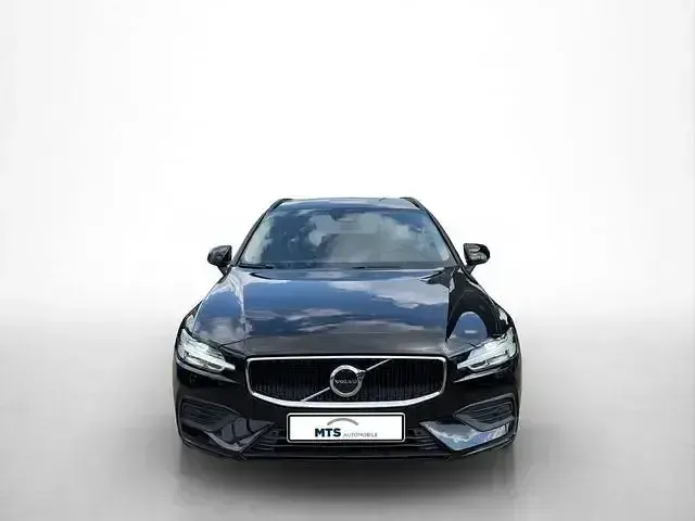Gebraucht Volvo V60 Core 163 PS (119 kW) 2023 Schwarz Kombi