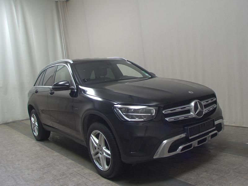 Gebraucht Mercedes GLC300e 320 PS (235 kW) 2021 Schwarz unilack SUV