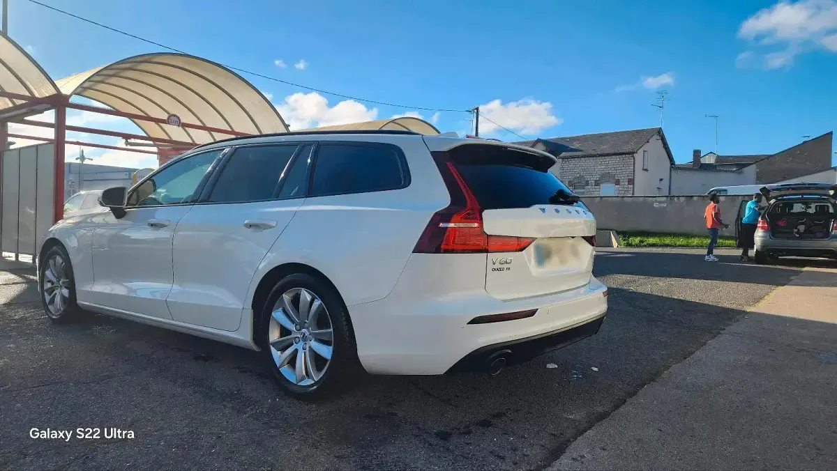 Gebraucht Volvo V60 190 PS (139 kW) 2018 Weiß Kombi