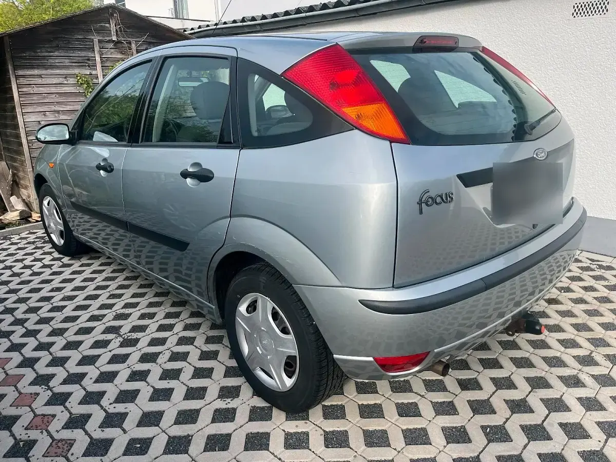 Brugt Ford Focus 101 HK (74 kW) 2003 Sølv Sedan