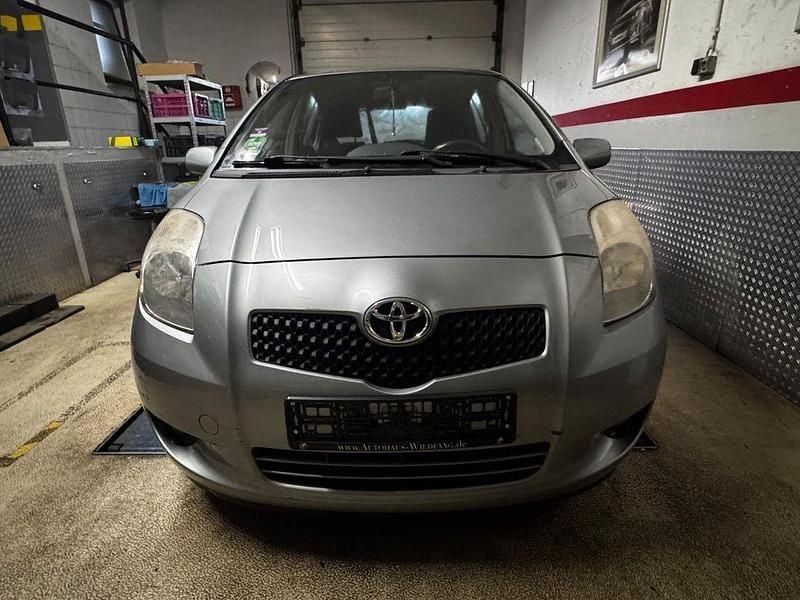 Gebraucht Toyota Yaris 87 PS (63 kW) 2008 Grau Limousine
