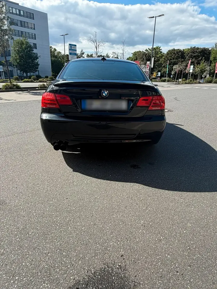 Gebraucht BMW 330 Basis 272 PS (200 kW) 2011 Schwarz Coupé